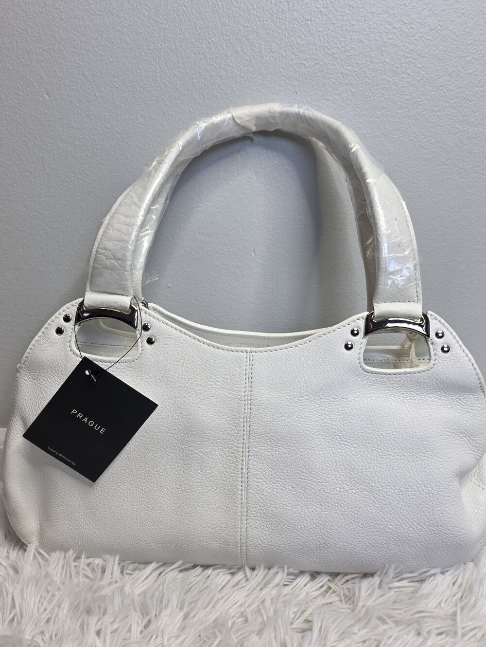 NWT Prague Luxury Accessories White Pebbled Leather Shoulder Bag